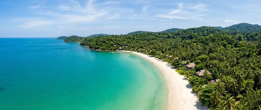 Aerial-panoramic-view-of-tropical-coastal-destination-with-turquoise-lagoon